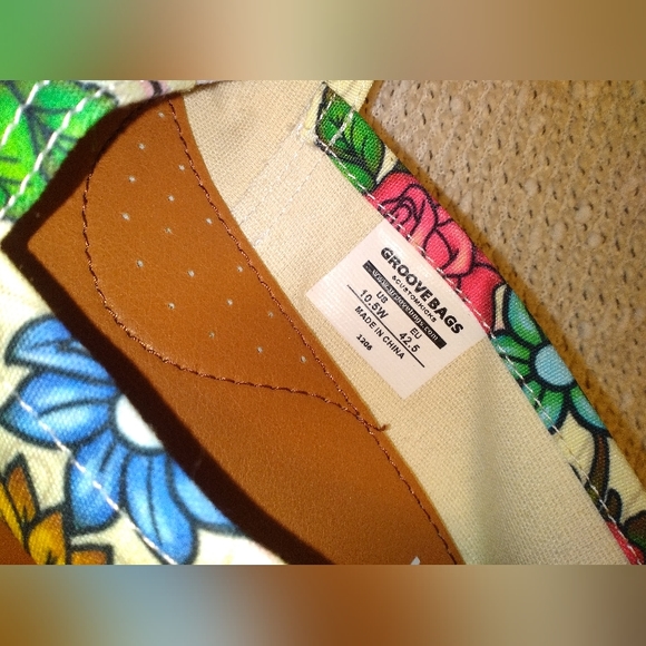 Grove Bags 10.5 NWOB Slip On - Picture 2 of 5